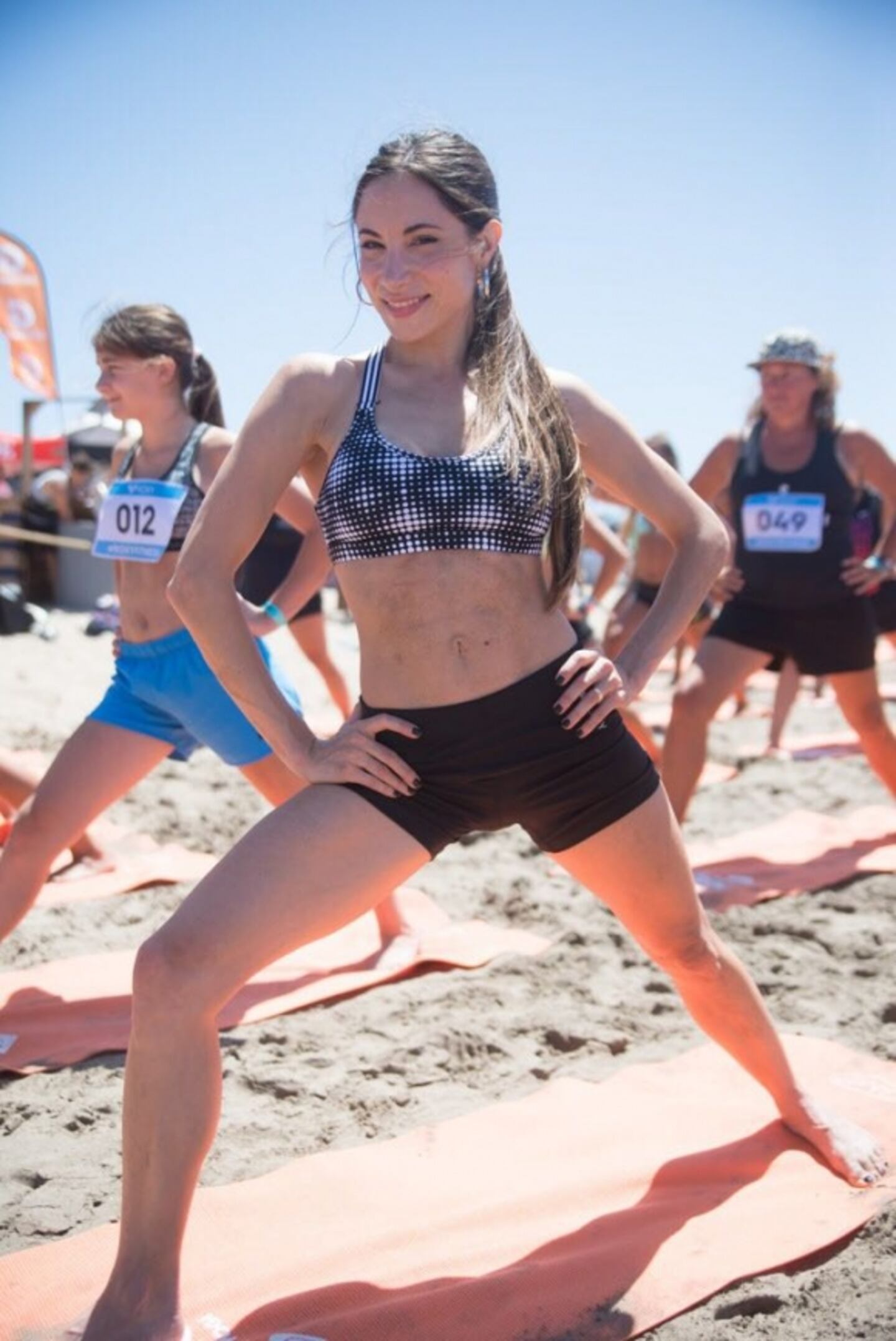 ¡Diosa en acción! La clase de yoga playera de Magui Bravi en Mar del Plata  | Ciudad Magazine