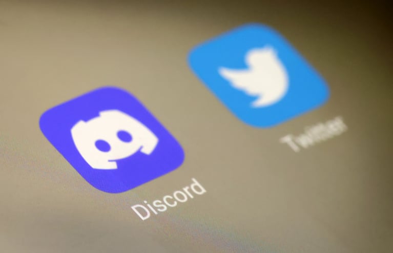 Discord and Twitter app icons are seen in this illustration taken November 7, 2022. REUTERS/Dado Ruvic/Illustration