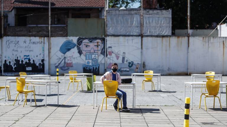 Docentes hicieron una caravana en la Ciudad contra el reinicio de las clases