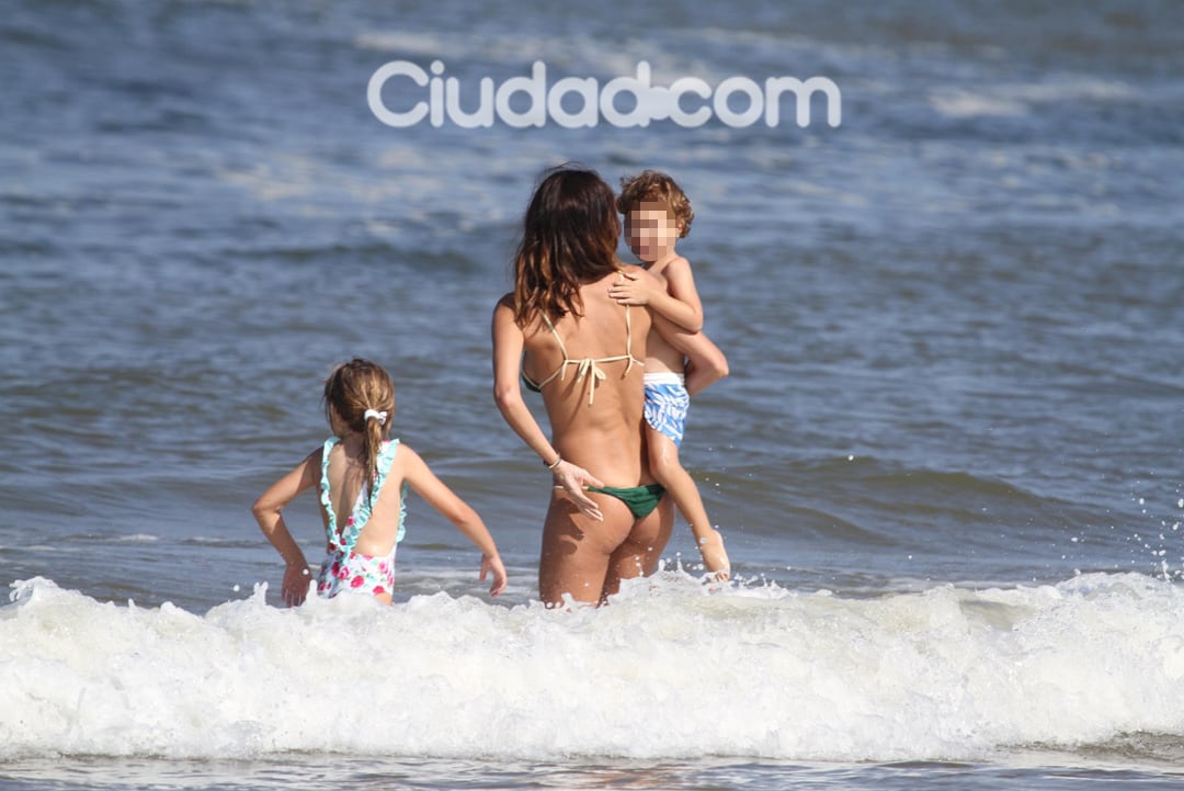 Dolores Trull, una diosa que disfruta de las vacaciones con su familia (Foto: TMPress). 