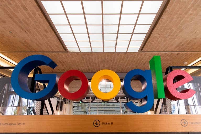 Durante el año 2023, Google procedió a eliminar o restringir la visibilidad de más de 5.500 millones de anuncios.