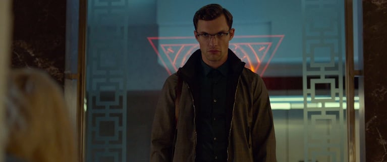 Ed Skrein como Alex en "Tau".