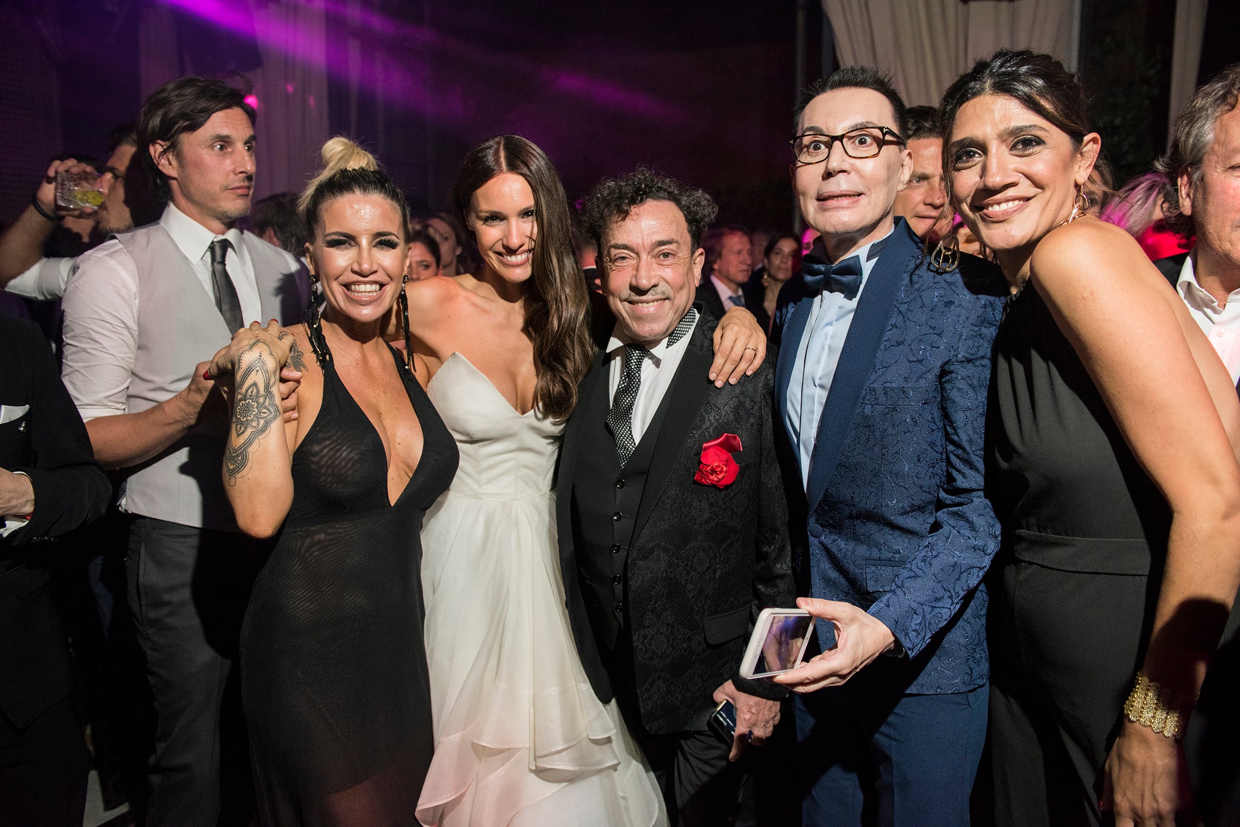 El álbum con las fotos oficiales del casamiento de Pampita con Roberto García Moritán. 