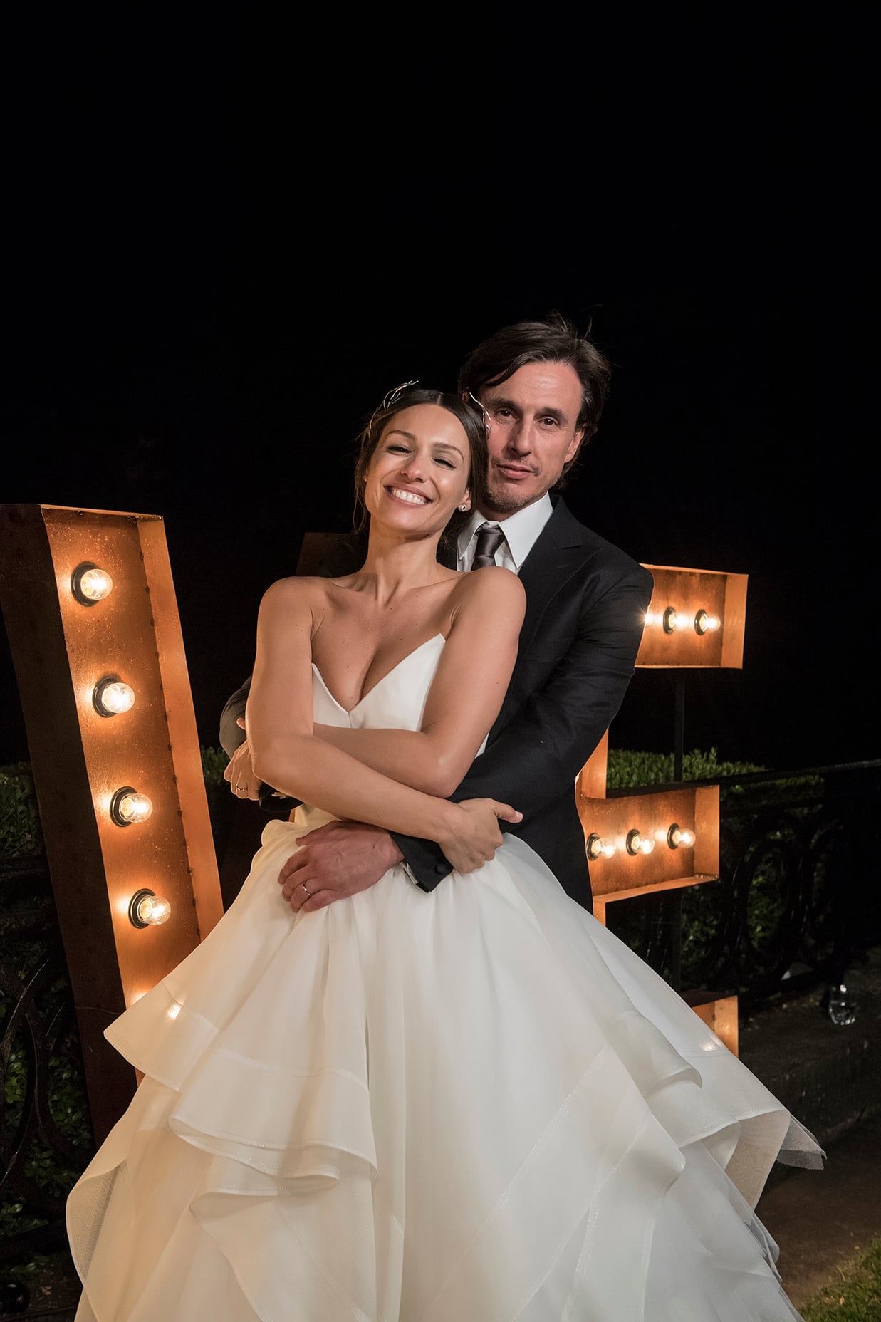 El álbum con las fotos oficiales del casamiento de Pampita con Roberto García Moritán. 