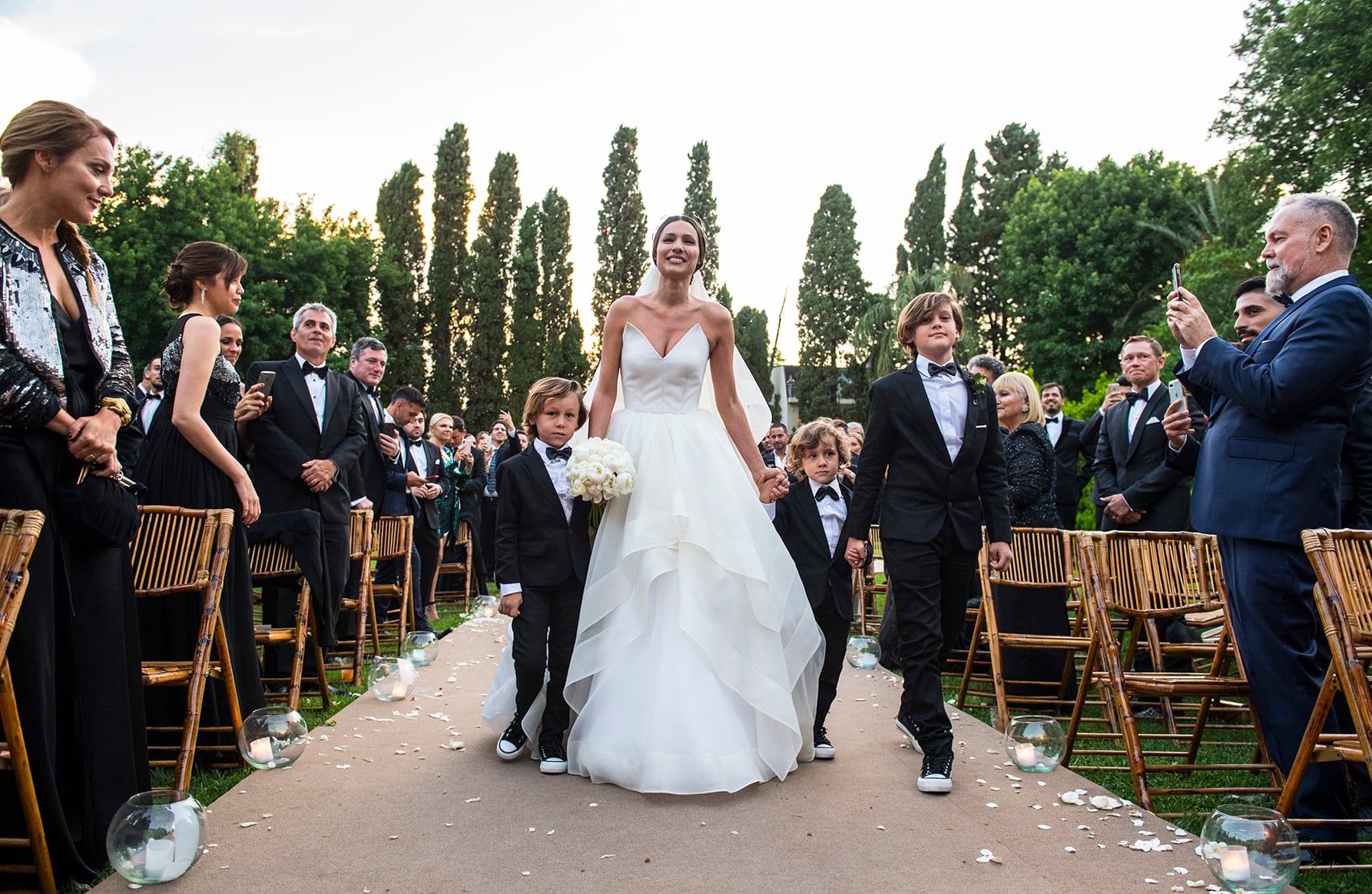 El álbum con las fotos oficiales del casamiento de Pampita con Roberto García Moritán. 