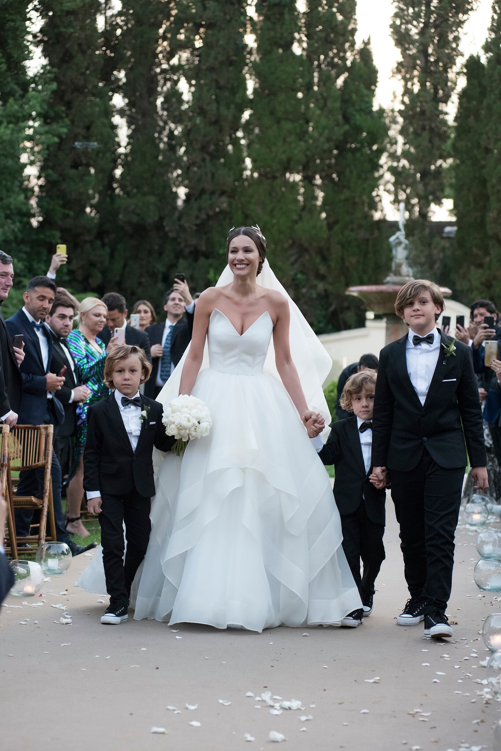 El álbum con las fotos oficiales del casamiento de Pampita con Roberto García Moritán. 