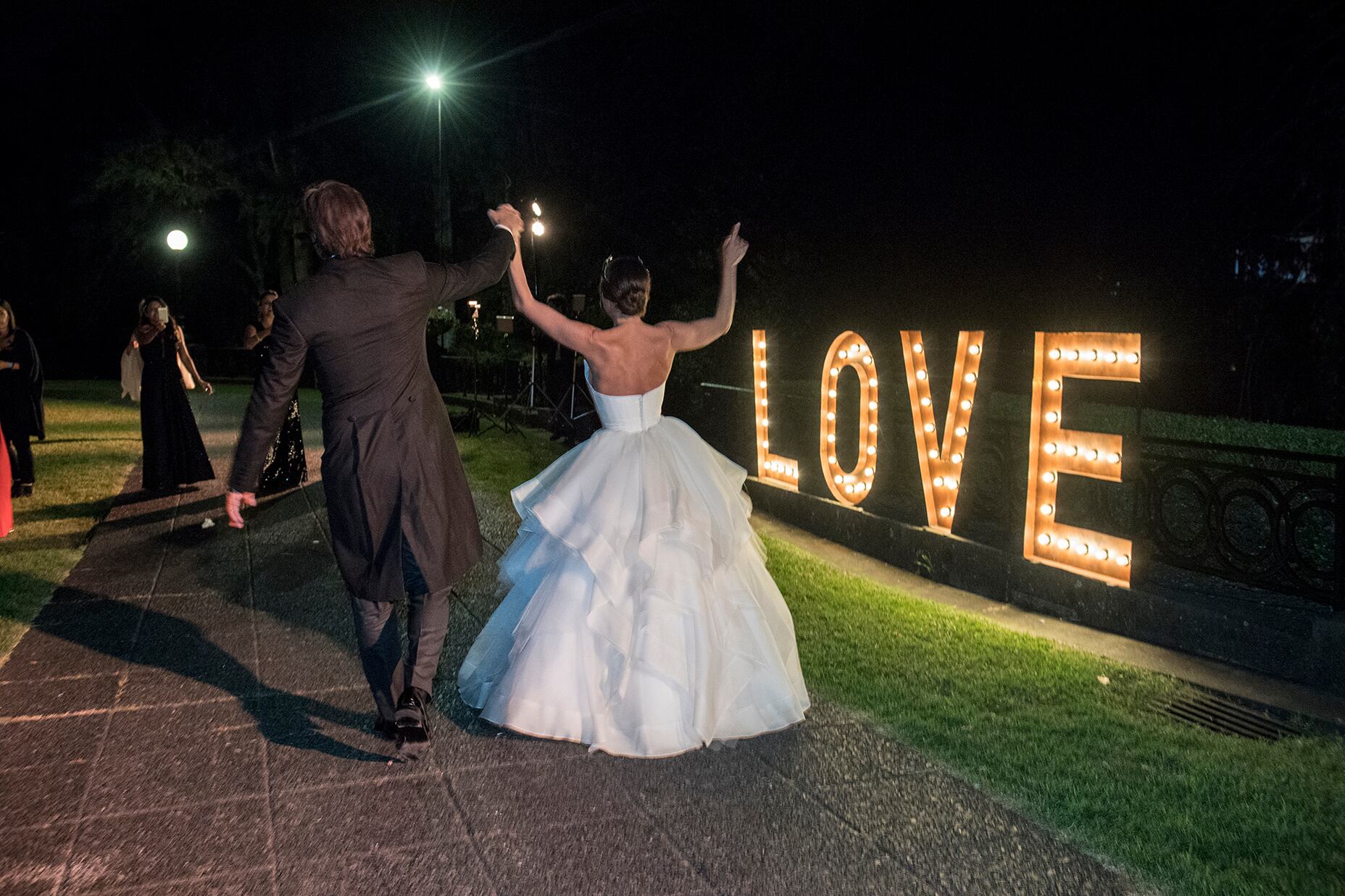 El álbum con las fotos oficiales del casamiento de Pampita con Roberto García Moritán. 