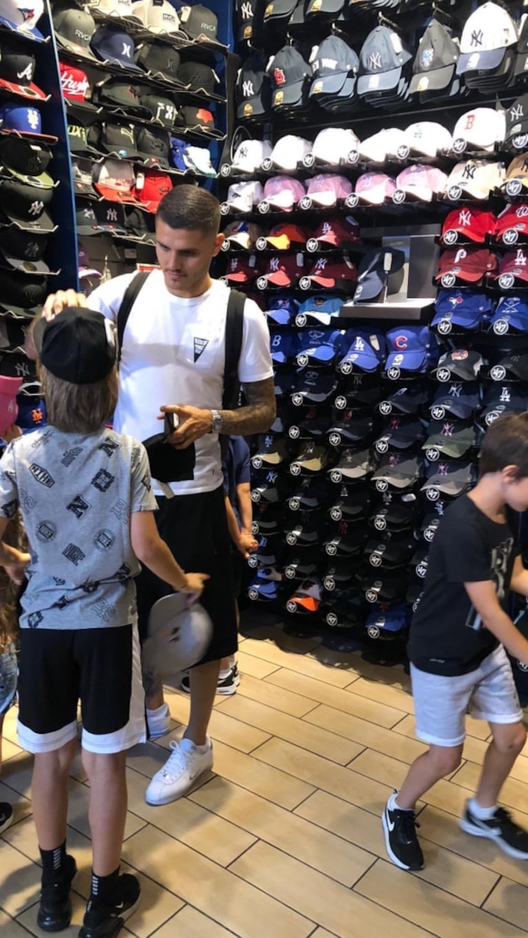 El álbum de fotos de Wanda Nara, Mauro Icardi y sus hijos de paseo en Nueva York