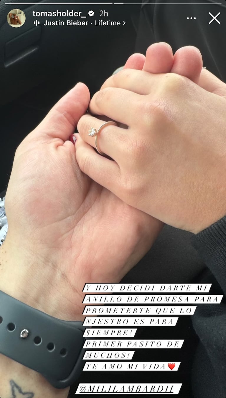 El anillo que Holder le regaló a su novia.