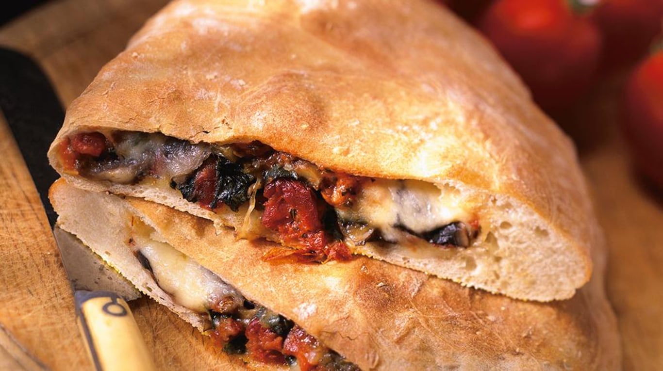 ¡El auténtico gusto de Italia! el paso a paso para un calzone calabrese lleno de sabor 