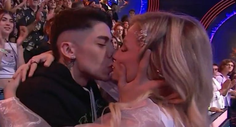 El beso de despedida que Lucía le dio a Lauty Gram antes de entrar a "Gran Hermano". (Foto: Captura Telefe)