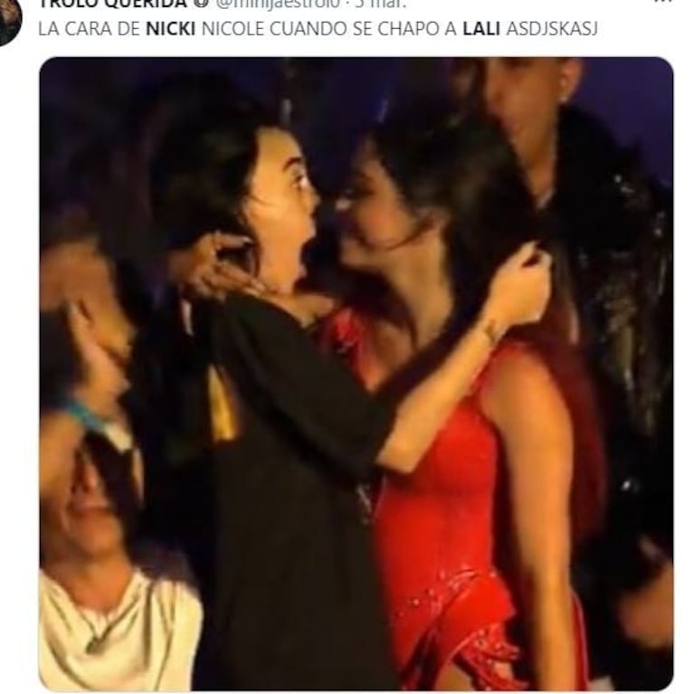 El beso de Lali Espósito y Nicki Nicole en pleno show en Vélez que enloqueció a los fanáticos