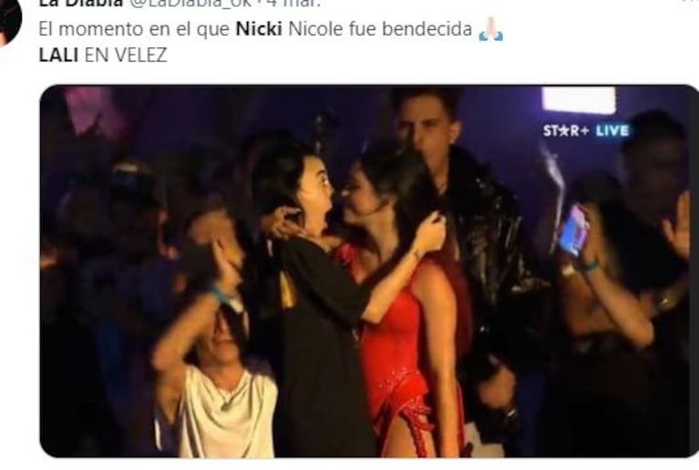 El beso de Lali Espósito y Nicki Nicole en pleno show en Vélez que enloqueció a los fanáticos