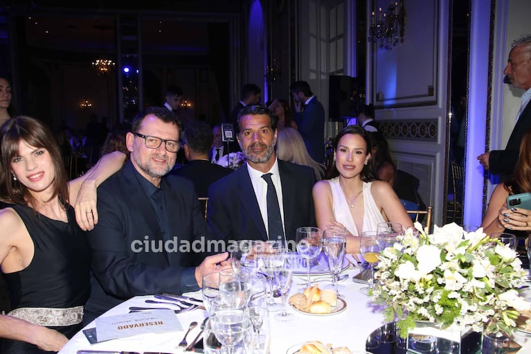 El cocinero Christophe Krywonis y su mujer, Melody Hein, junto a Luli Fernández  y Cristian Cúneo Libarona.