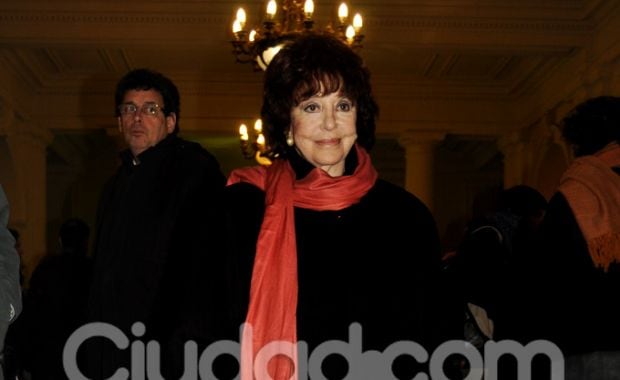 El conmovedor adiós a Estela Raval. (Foto: Jennifer Rubio)