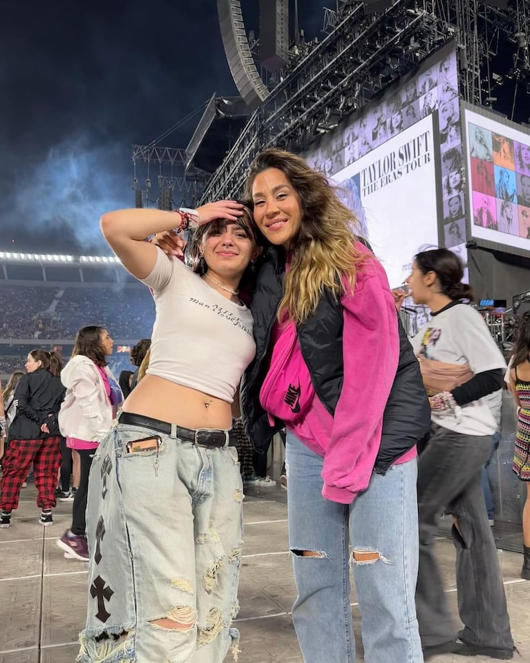 El conmovedor gesto de Jimena Barón con una fan de Taylor Swift que vendió pulseritas para verla