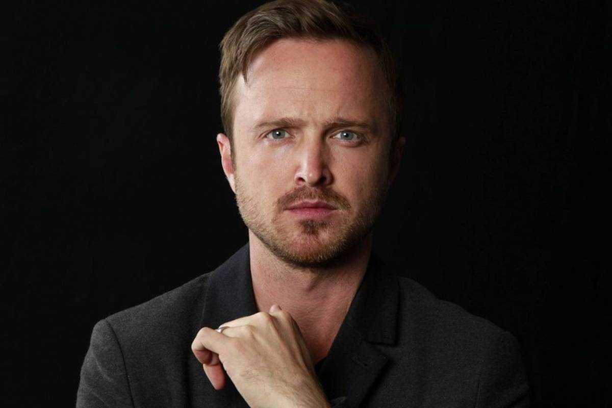 El día que Aaron Paul "adoptó" a Millie Bobby Brown