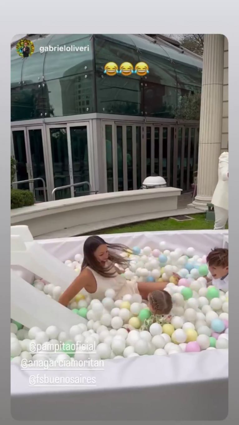 El divertido blooper de Pampita en un pelotero, en pleno cumpleaños de su hija