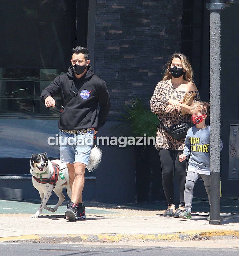 El divertido paseo dominical de Jimena Barón, el Tucu López y Momo (Foto: Movilpress)