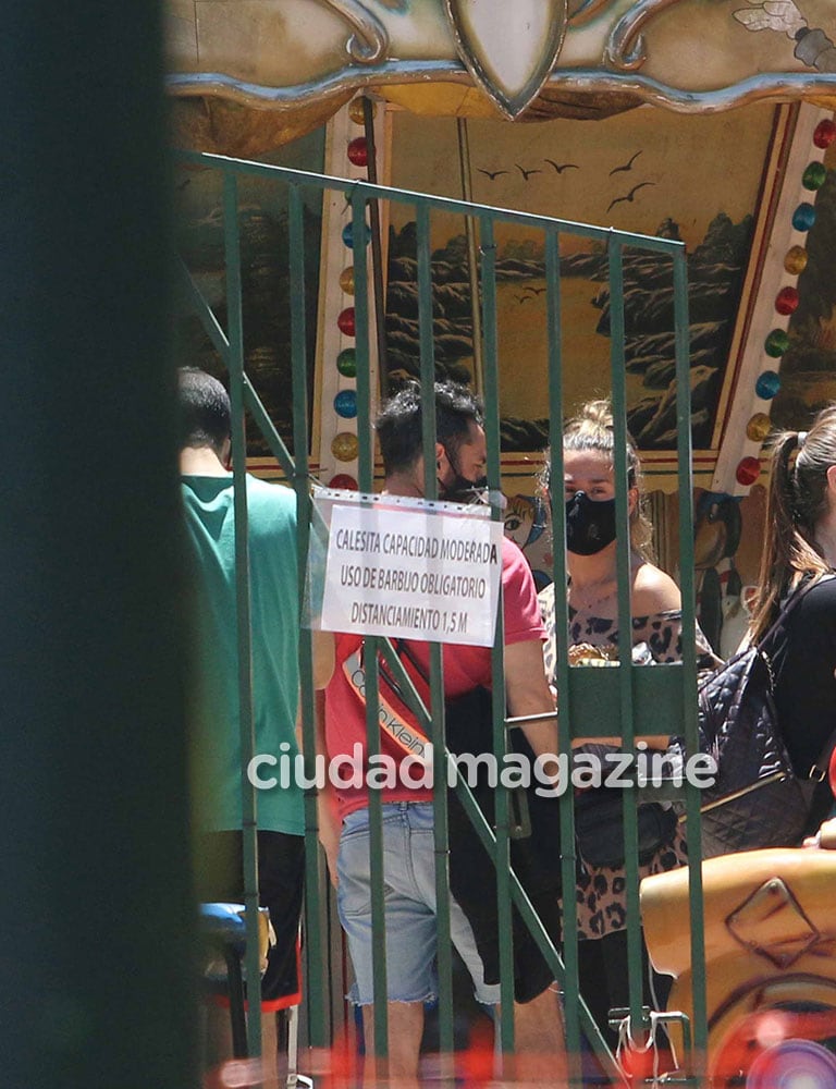 El divertido paseo dominical de Jimena Barón, el Tucu López y Momo (Foto: Movilpress)