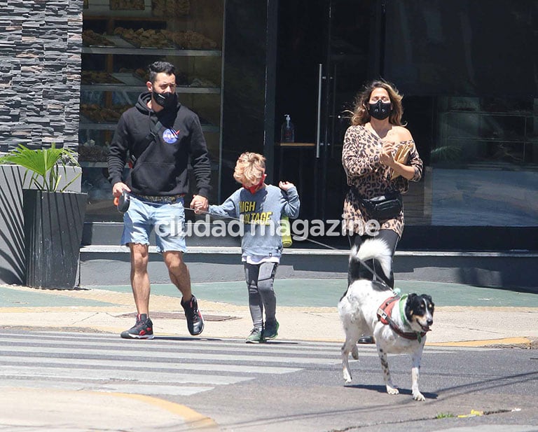 El divertido paseo dominical de Jimena Barón, el Tucu López y Momo (Foto: Movilpress)