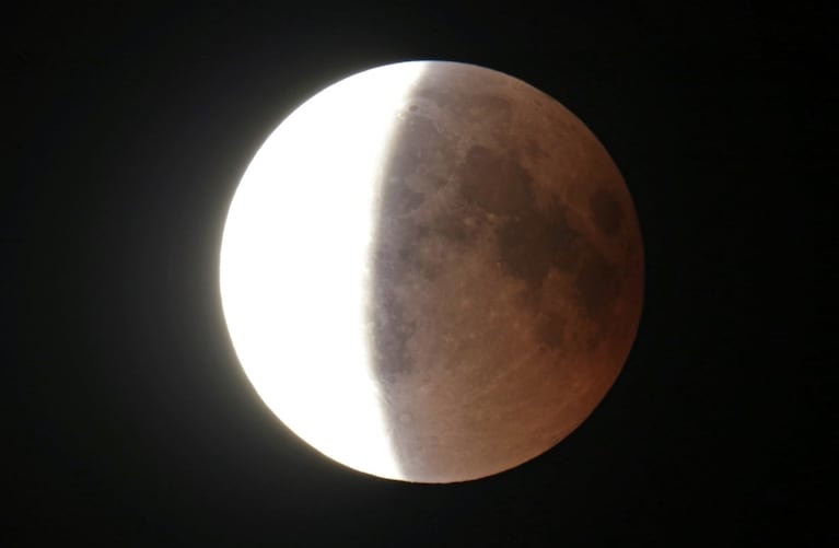 El eclipse lunar parcial se podrá ver esta noche desde todos los rincones de Argentina.