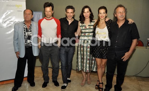 El elenco completo de Sola contigo. (Foto: Jennifer Rubio-Ciudad.com)