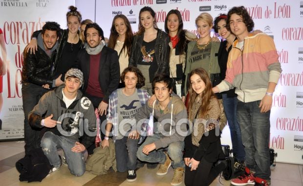 El elenco de Aliados fue a apoyar a Nico Francella. (Foto: Jennifer Rubio-Ciudad.com)