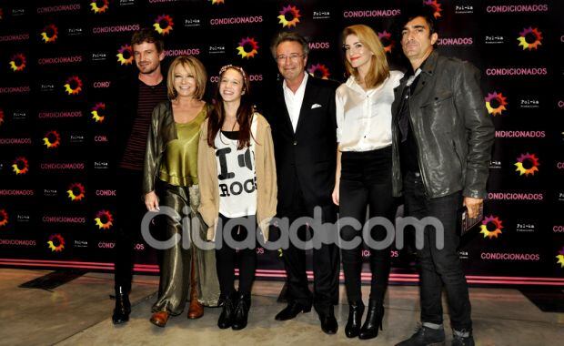 El elenco de Condicionados, la nueva serie de El Trece. (Foto: Jennifer Rubio)