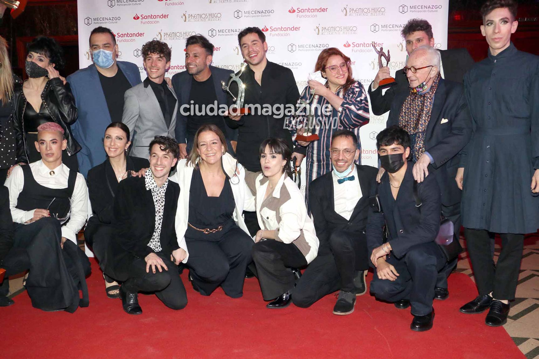 El elenco de Kinky Boots en los Premios Hugo. (Foto: Movilpress)