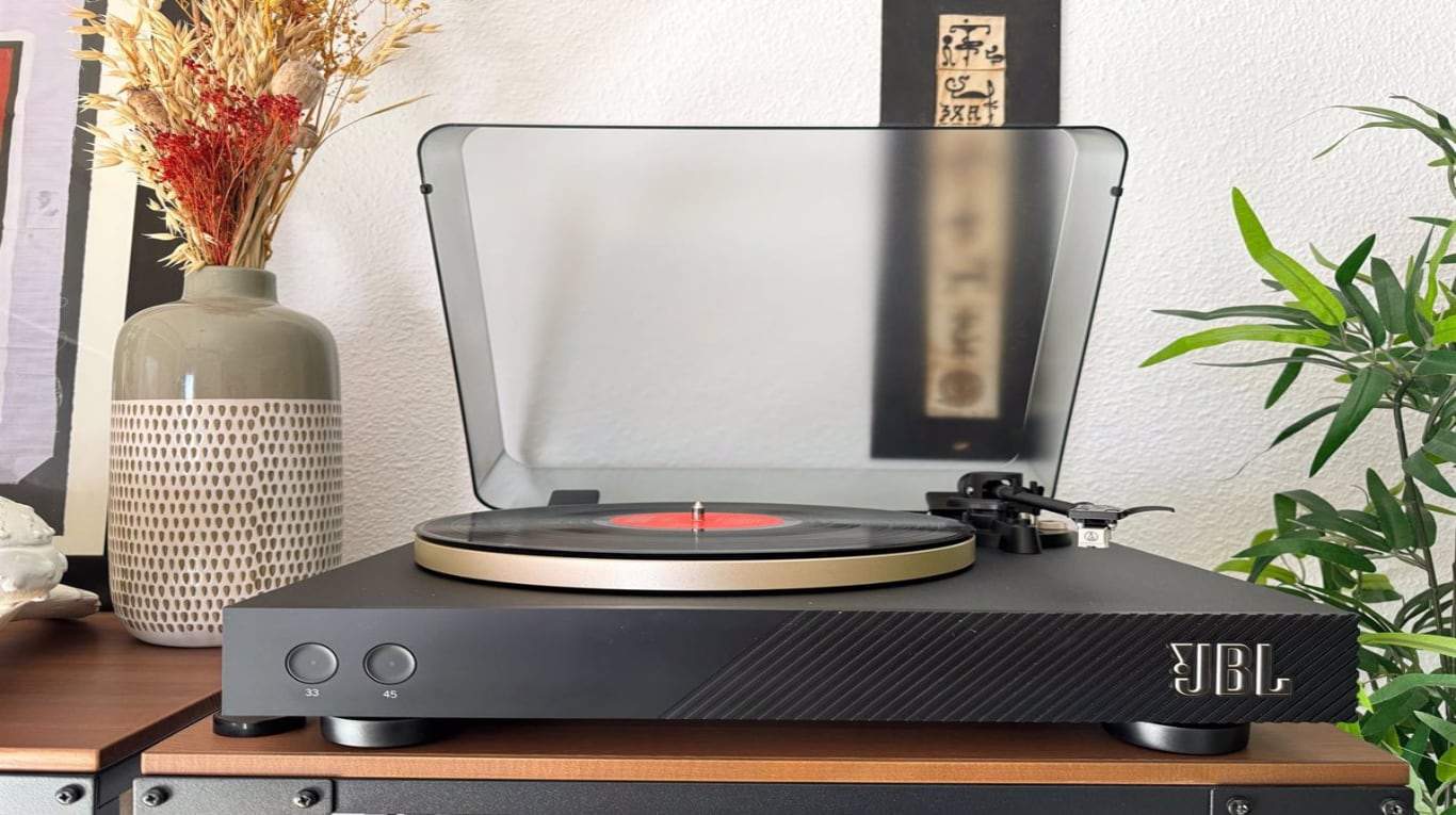 El encanto retro del vinilo y la tecnología más puntera se combinan en el nuevo lanzamiento de JBL