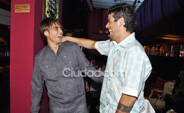 El encuentro de Cristian U. y Martín Pepa en la entrega de premios de Ciudad.com. (Foto: Jennifer Rubio)