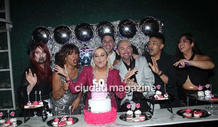 El equipo de Gossip acompañó a Pilar Smith a soplar las velitas (Foto: Movilpress)