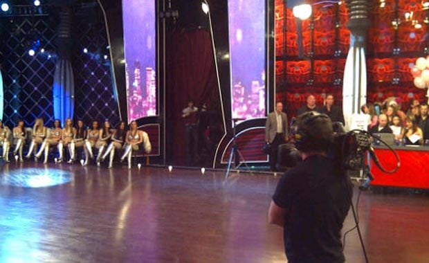 El estudio de ShowMatch vacío, luego de que Marcelo Tinelli se retirara. (Foto: @alfanograce)