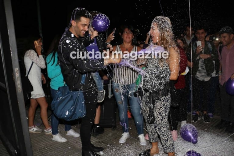 El festejo de Jimena Barón, Mauro Caiazza y Momo, tras pasar a la gran final de Bailando 2018