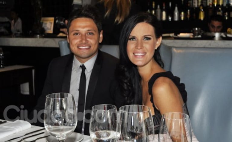 El festejo de Natalia Weber y Mauro Zárate. (Foto: Jennifer Rubio).