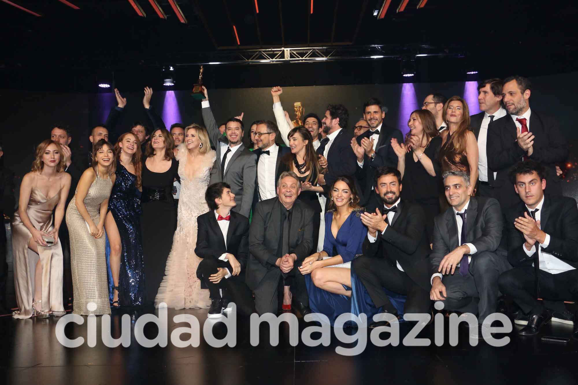 El festejo por dentro de 100 días para enamorarse, tras ganar el Martín Fierro de Oro 2019. (Foto: Movilpress)