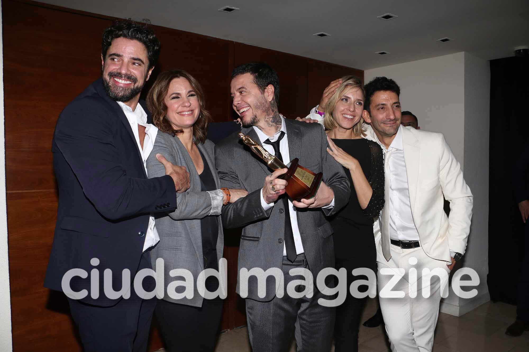 El festejo por dentro de 100 días para enamorarse, tras ganar el Martín Fierro de Oro 2019. (Foto: Movilpress)