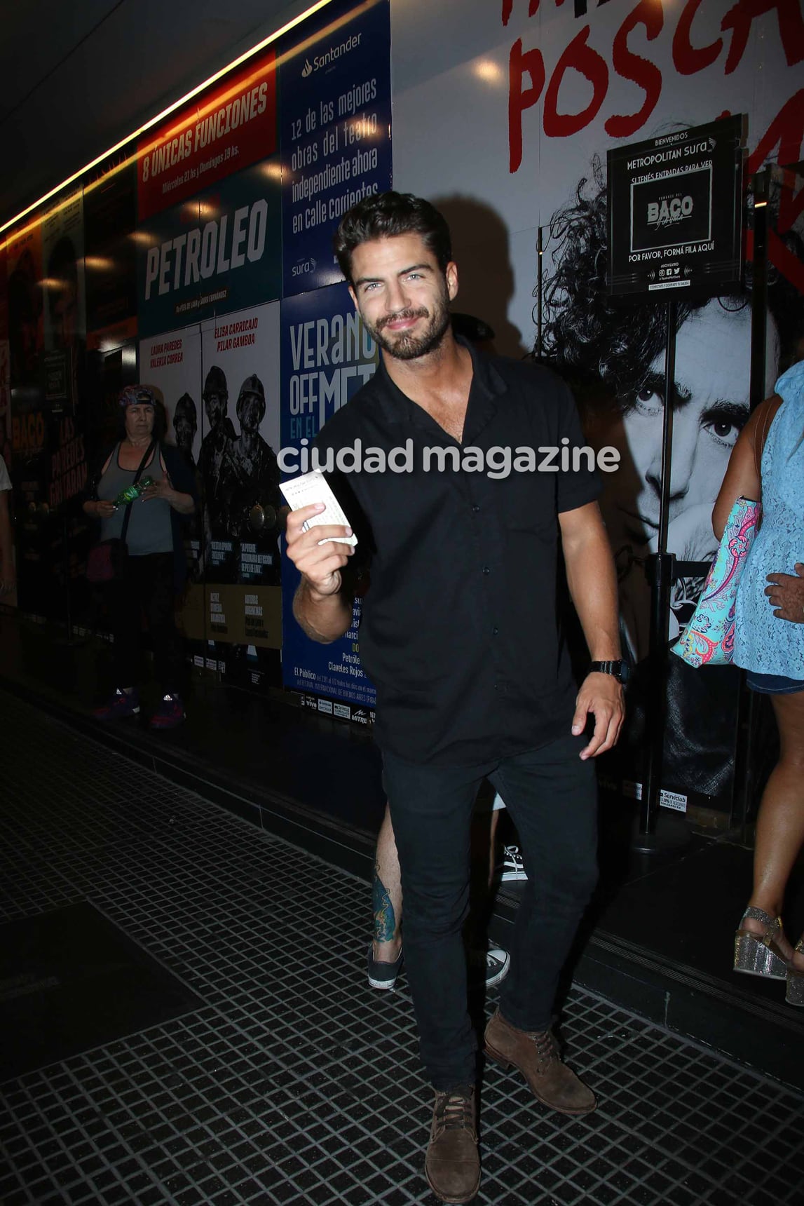 El galán español Maxi Iglesias en el estreno de Romance del Baco y la Vaca (Fotos:  Movilpress).