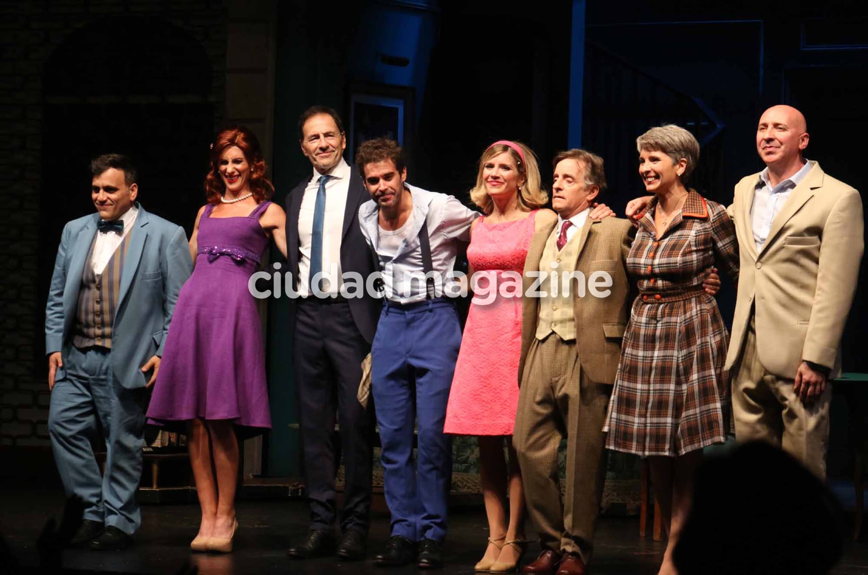 El gran saludo final del elenco de Departamento de Soltero. (Foto: Movilpress)