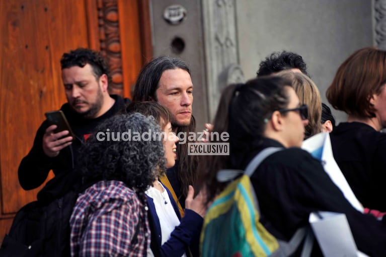 El hijo de Daniel Fanego en la despedida de su padre (Foto: Movilpress).