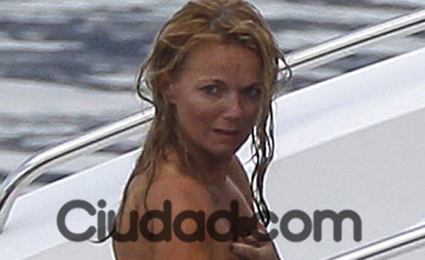 El improvisado topless de una ex Spice Girl