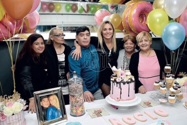 El increíble cumpleaños que Maradona le organizó a Rocío Oliva: exquisiteces gourmet y súper show del Polaco