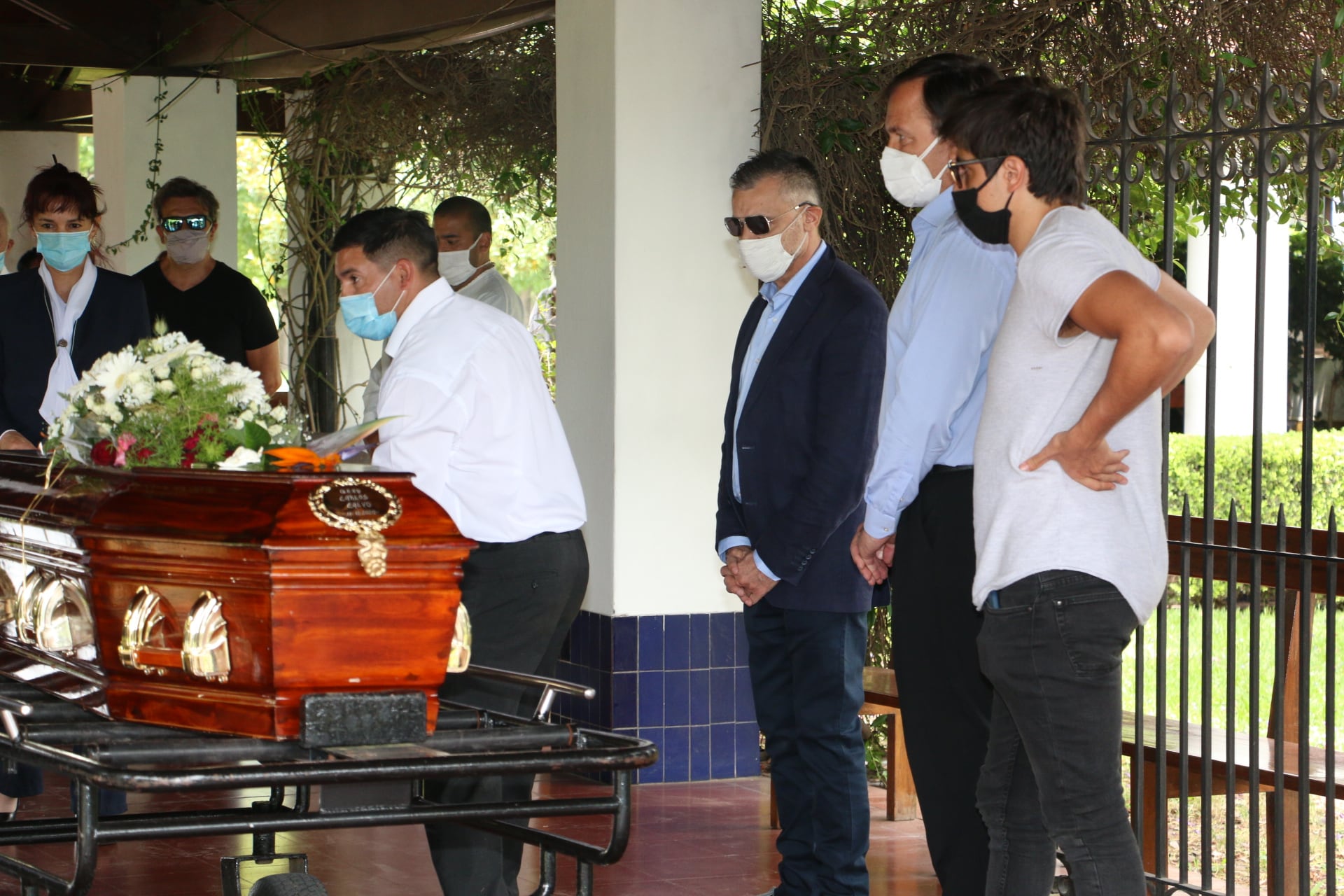 El íntimo último adiós a Carlín Calvo en el cementerio de Pilar (Fotos: Movilpress)