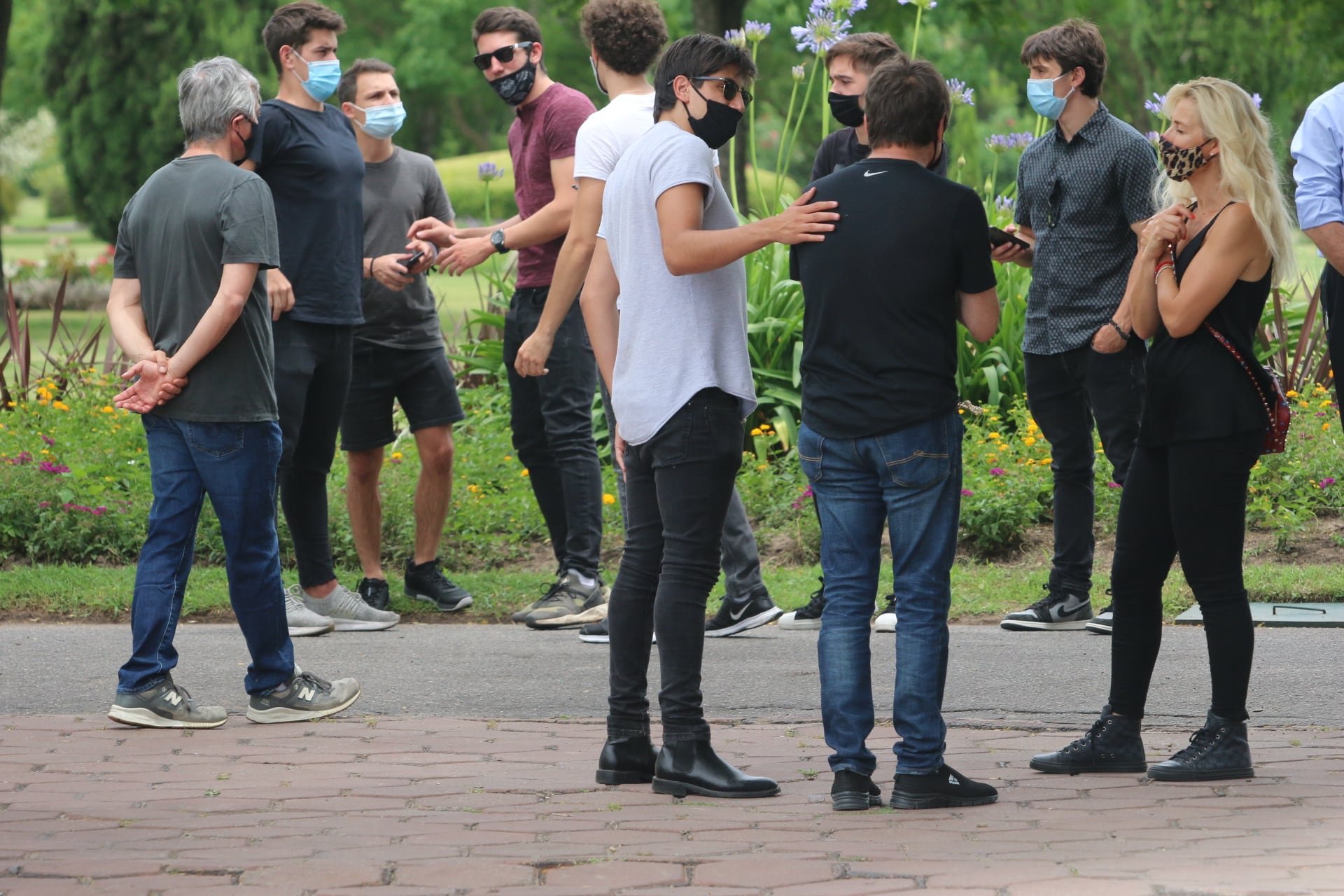 El íntimo último adiós a Carlín Calvo en el cementerio de Pilar (Fotos: Movilpress)