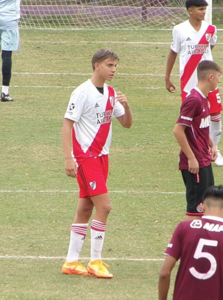 El llamativo posteo de Valentino, el hijo de 17 años de Wanda Nara y Maxi López, tras su debut en River: "Soy un león"