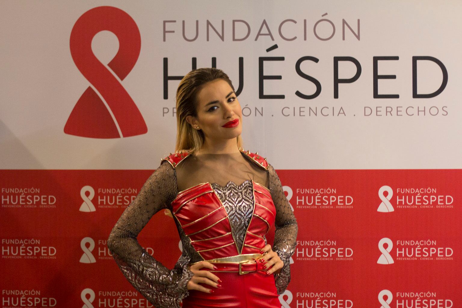 El look glam rock de Lali Espósito en el show solidario para Fundación Huésped. (Foto: prensa Kocawa)