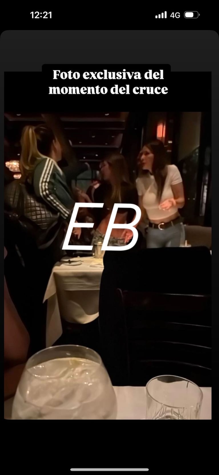 El momento en que la China Suárez y Wanda Nara se cruzaron en un restaurante. 