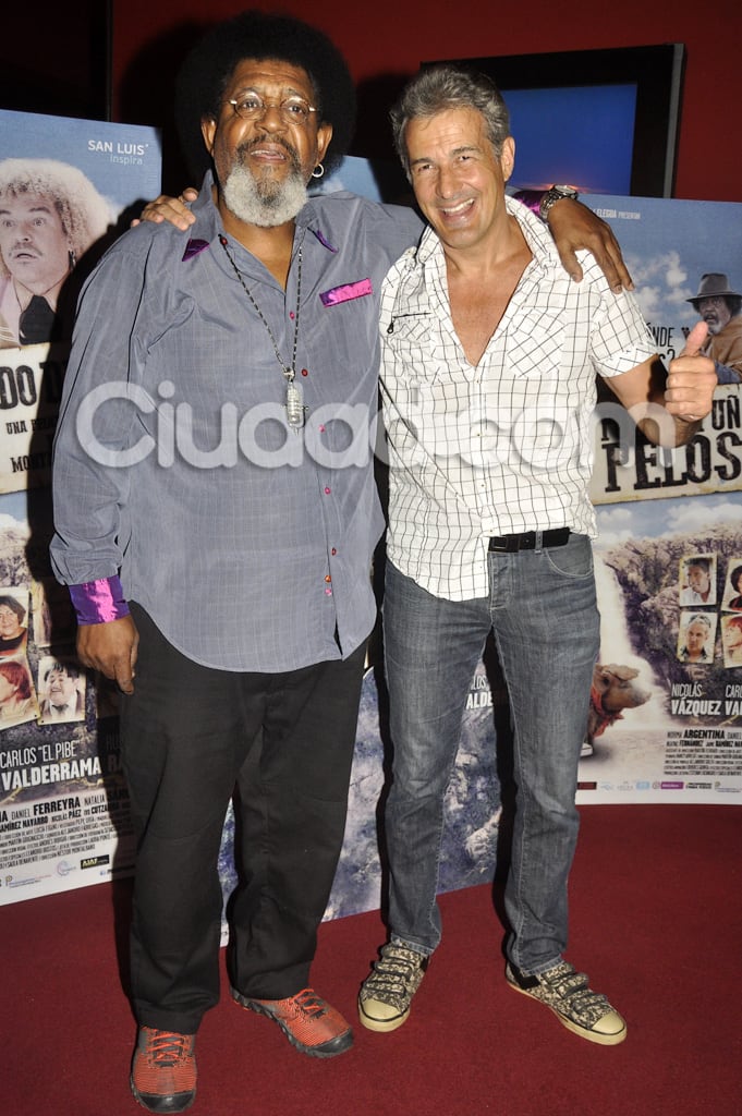 El Negro Rada e Ivo Kutzarida en el cine. (Foto: Jennifer Rubio-Ciudad.com)