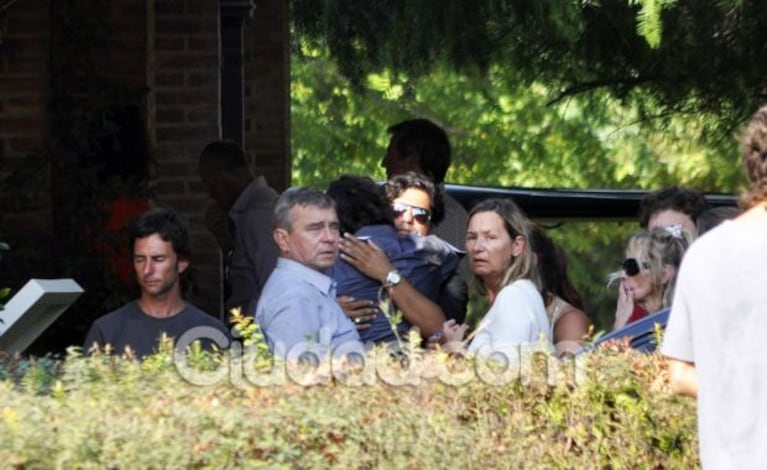 El novio de Jazmín junto a los padres de la modelo (Foto: Jennifer Rubio-Ciudad.com).